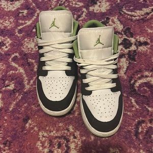 Jordan 1 Nike size 6.5 Y  green white and black